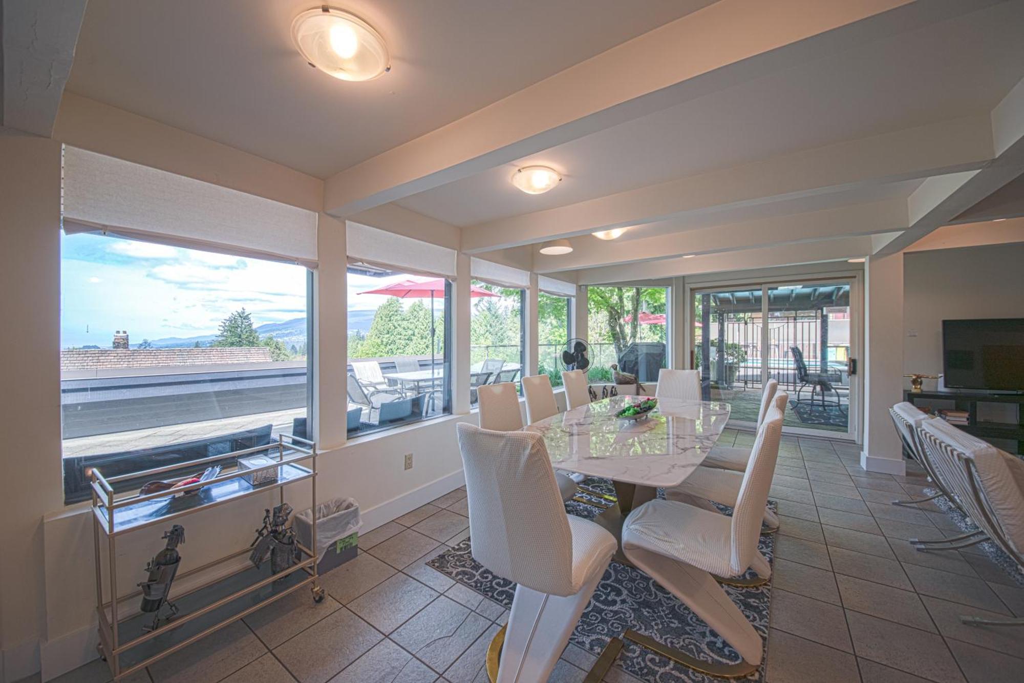 Seymour Private Bedroom, Ensuite Bathroom With Shared Pool, Hot Tub With Views North Vancouver Luaran gambar