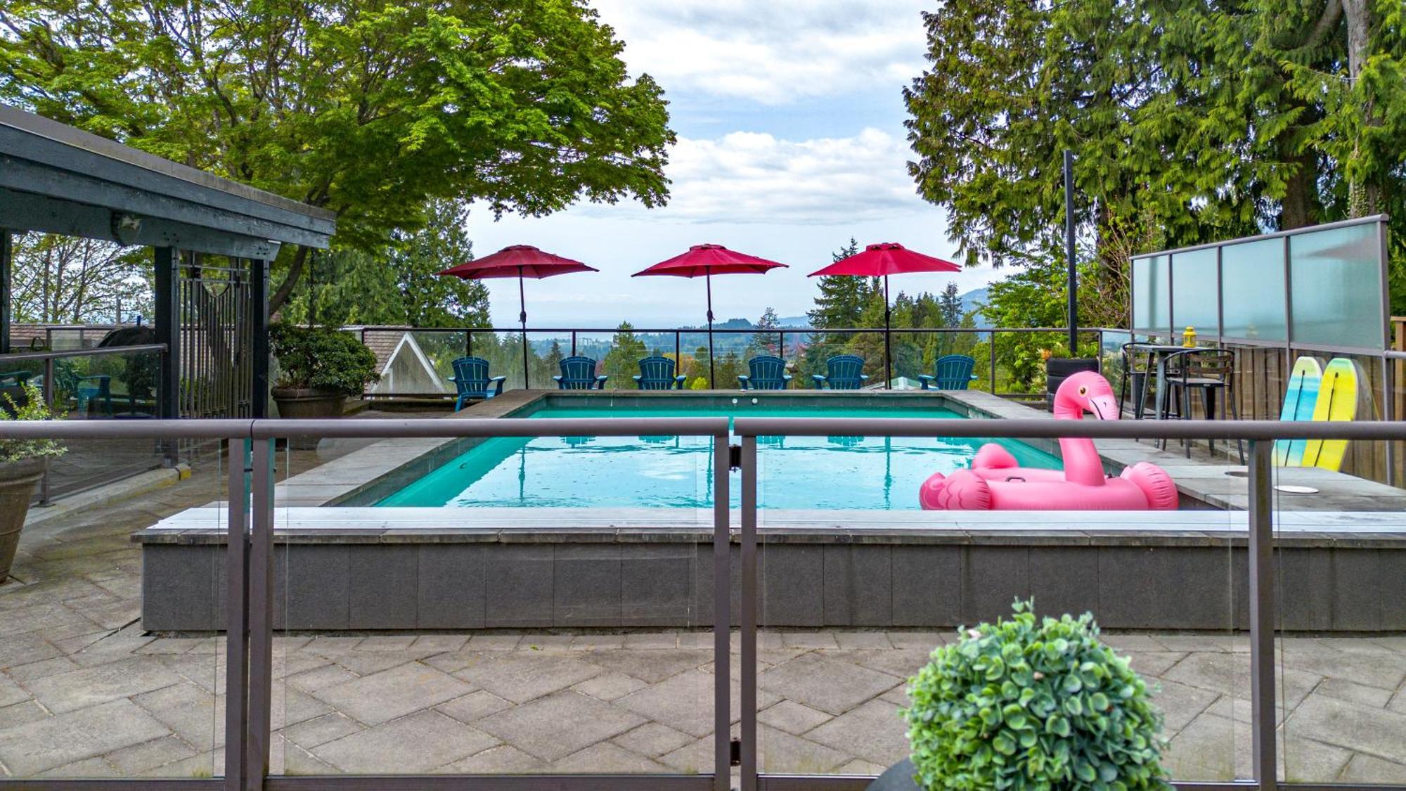 Seymour Private Bedroom, Ensuite Bathroom With Shared Pool, Hot Tub With Views North Vancouver Luaran gambar